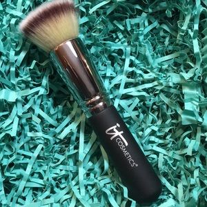 It cosmetics Heavenly Luxe No 6 Flat top Buffing
